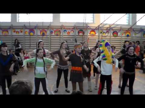 2014.02.20. Felsős farsang 6.b