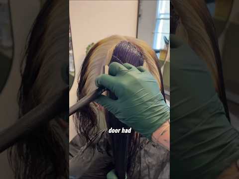 De kapper liet per ongeluk ZWARTE haarverf op het BLONDE haar vallen 😱