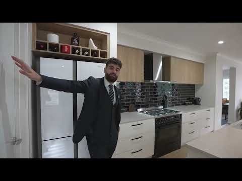 19 Flanagan Crescent, Cranbourne South, VIC 3977, 4 ਕਮਰੇ, 2 ਬਾਥਰੂਮ, House