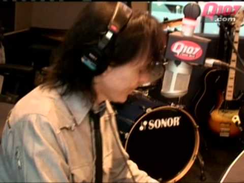Lawrence Gowan performs "Strange Animal" on the Kim Mitchell Show