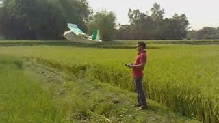 preview picture of video 'RC airplane (homemade)  maiden flieght'