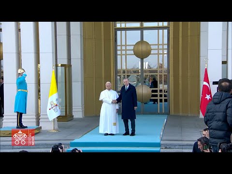 
                    레오 14세, 튀르키예(Türkiye) 방문 첫날의 가장 아름다운 순간들
                