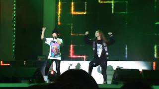 091218 CL&amp;Minzy(2NE1) - Please Don&#39;t Go @ Free Christmas Festival