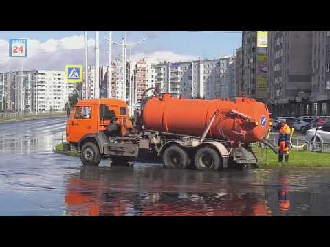 Объёмы в сотни кубометров: абаканские коммунальщики освобождают от водного плена улицы столицы