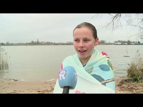 13-jarige Lieke uit Nieuw Lekkerland zwemt voor de 135e keer in de Lek