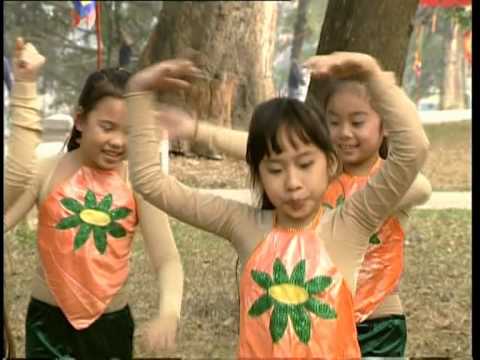 Thể hiện bởi Tố ca thiếu nhi