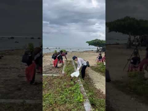 gotong royong menyambut Nias pro 2024, di sorake beach Nias Selatan