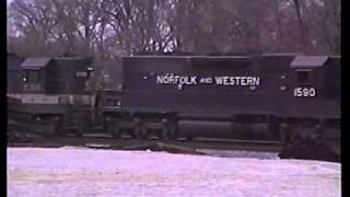 preview picture of video 'Early NS action: NS train 119 at Spartanburg, SC. (1988)'