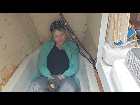 Can you have a bath in a 9 meter catamaran.