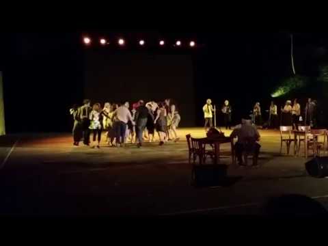 Le spectacle "Tèrra tremble" à Arette (64) pour la commémoration des 50 ans du séisme