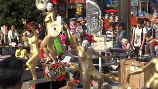 金粉ショーで激しくプルプル　オッパイがいっぱい