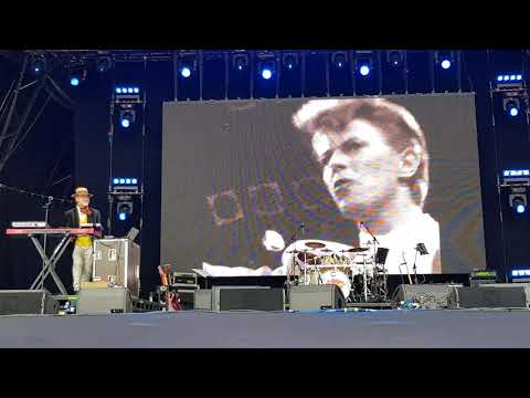 Spectacular Tribute to David Bowie by Thomas Dolby