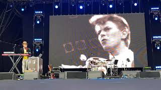 Spectacular Tribute to David Bowie by Thomas Dolby