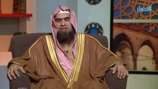 صورة ما معنى حديث: ( أن النبي ﷺ كان يلقي نوى التمر بين أصبعيه ) ؟ | الشيخ خالد الفليج