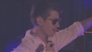 arctic monkeys - hold on, we&#39;re going home. lyrics (drake cover)