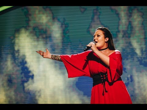 Olivia Åhs sjunger You shook me all night long i Idol 2017 - Idol Sverige (TV4)