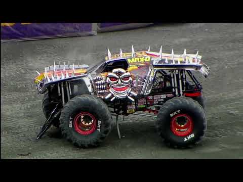 Monster Jam Foxborough, MA 2015: Max-D Double Backflip Attempt