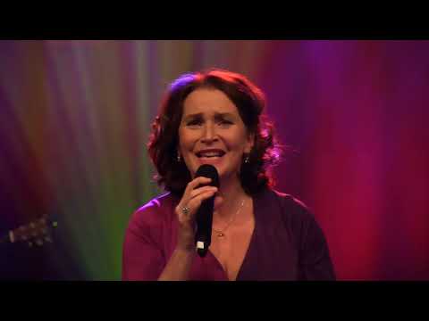 Maya Hakvoort - A Million Dreams