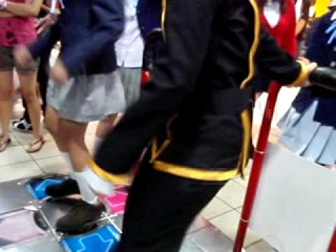 Lelouch defeats Mugi-chan in DDR