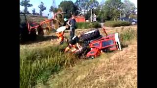 preview picture of video 'tractor in de sloot in Hoogeveen'