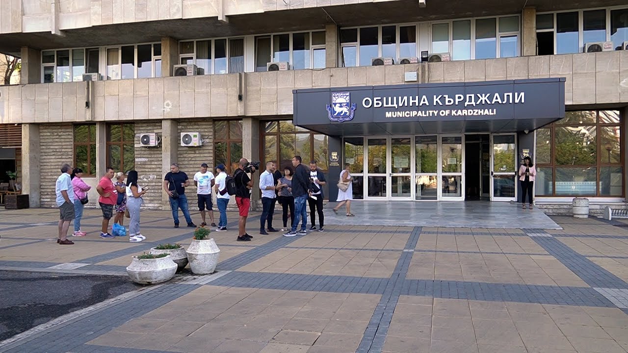 Недоволство пред общината заради кризата с боклука
