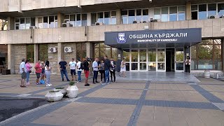 Недоволство пред общината заради кризата с боклука