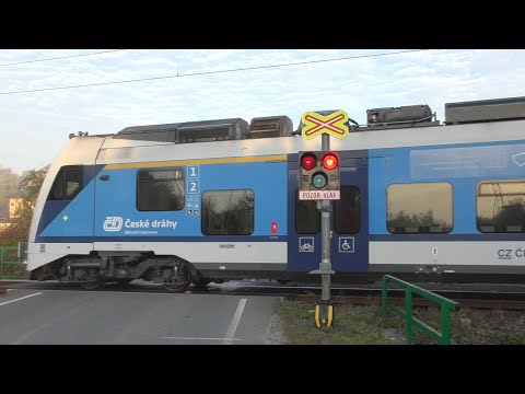 Železniční přejezd Vikýřovice u penzionu - 26.9.2021 / Czech railroad crossing