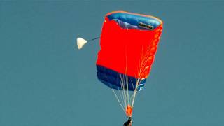preview picture of video 'Fallskjermlanding.  Skydiving. ENHA.'