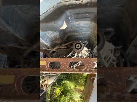 Transfer case removal the easy way #gmc #chevrolet #case