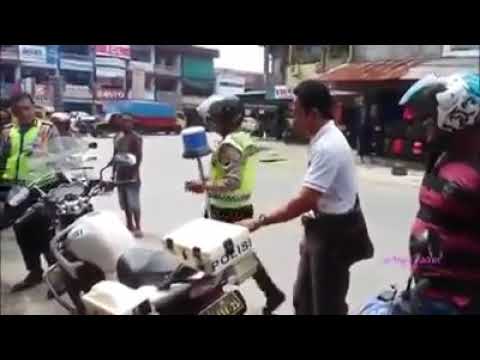 Heboh ! Ini Baru Preman Sejati ! Berani Melawan Polisi Ketika Ditilang Sampe Berantem !