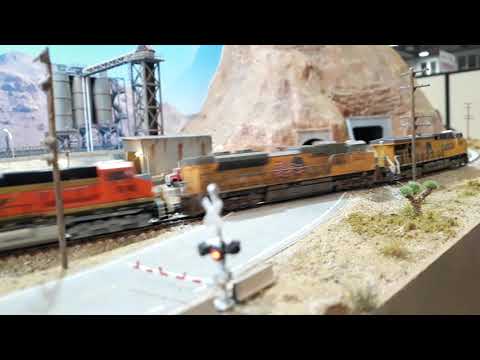 Passaggio a livello scala N con servomotore. Di Giorgio Calzoni.