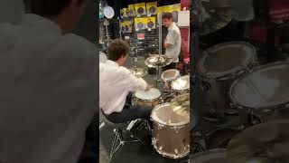 Download lagu An Amateur Drummer mp3 Download lagu An Amateur Drummer mp3
