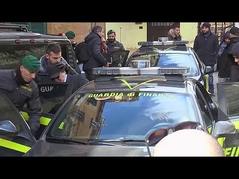 Italian police arrest three people for arms smuggling to Libya, Iran