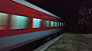 preview picture of video 'This Is Dangerous! Ranchi Rajdhani Blasts Through Karchana At 130 kmph!!'