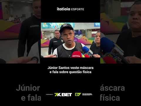 JÚNIOR SANTOS VESTE MÁSCARA E FALA SOBRE QUESTÃO FÍSICA