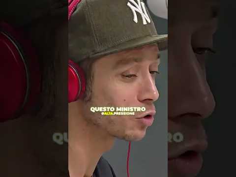 Una Ministra ceca entra sulla griglia della MotoGP prima della gara a Brno!