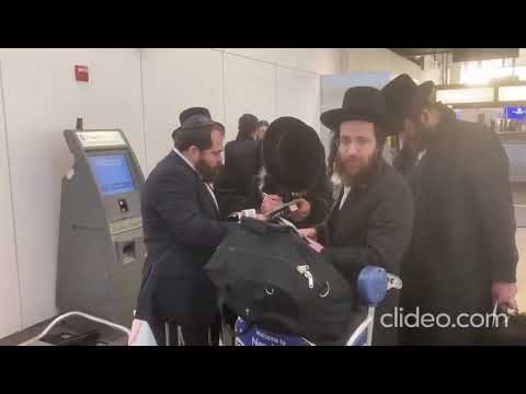 Stanislav Rebbe Visits ChabadAir Booth - Shvat 5783