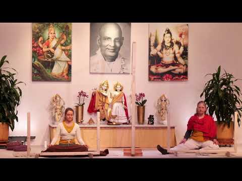 Yogastunde "Im Gleichgewicht" mit Darshini - Yoga Vidya Ashram Live - 16:15 Uhr 04.01.2021