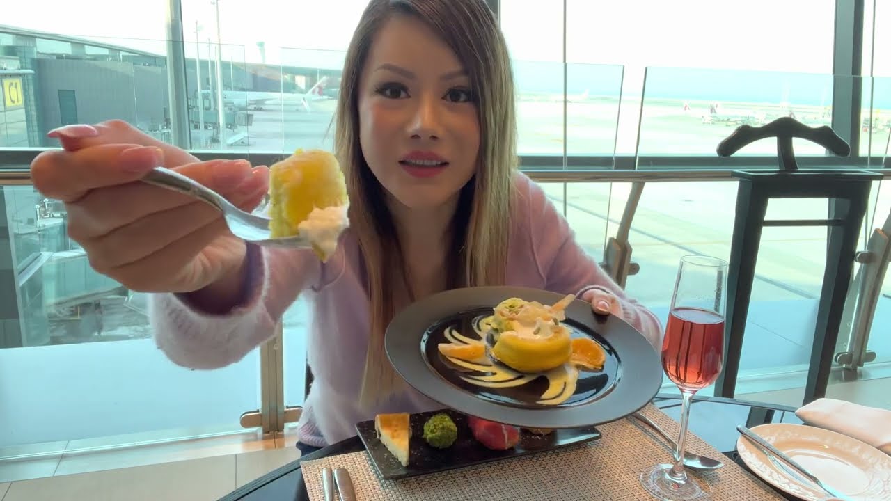 First Class Lounge (Gate 28)