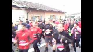 preview picture of video 'départ des  12kms du trail des coteaux de Pechbonnieu 2013'