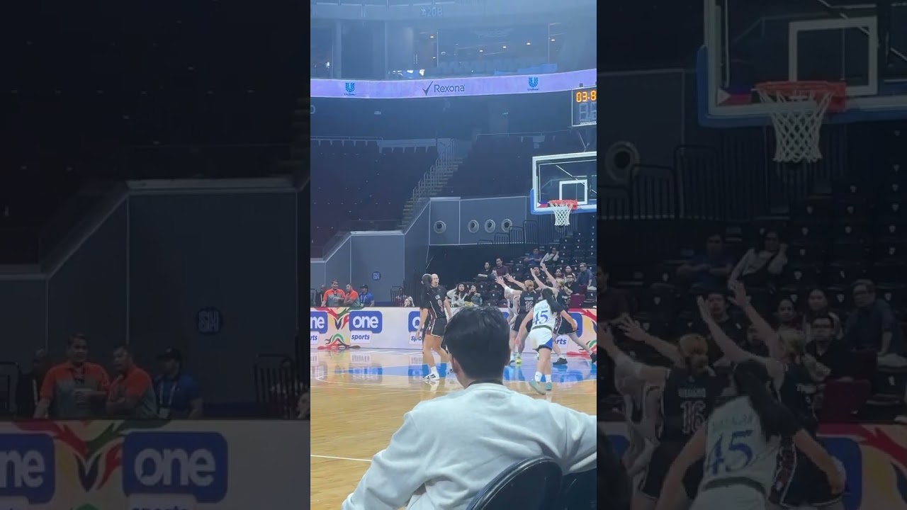 Highlights: Kacey dela Rosa of Ateneo takes it strong for the basket and one