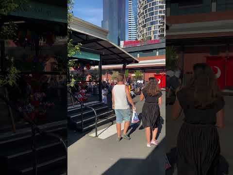 Thumbnail for 2025-01-07 維多利亞市場｜南半球最大露天市場｜澳洲/墨爾本 - 跟著音樂逛逛 / Queen Victoria Market in Melbourne, Australia