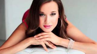 Videoklip Kristína - Hotel Mama s textom piesne