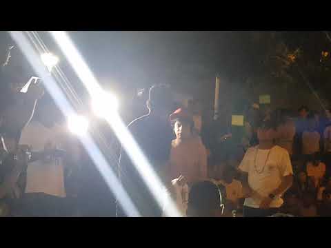 DIOS GASPER se saca el polo en plaza de reyes 30/12/2018