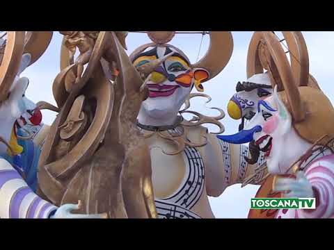 2020-02-26 VIAREGGIO - CARNEVALE, RETROCESSO IL CARRO DI SALVINI, VINCE GRETA