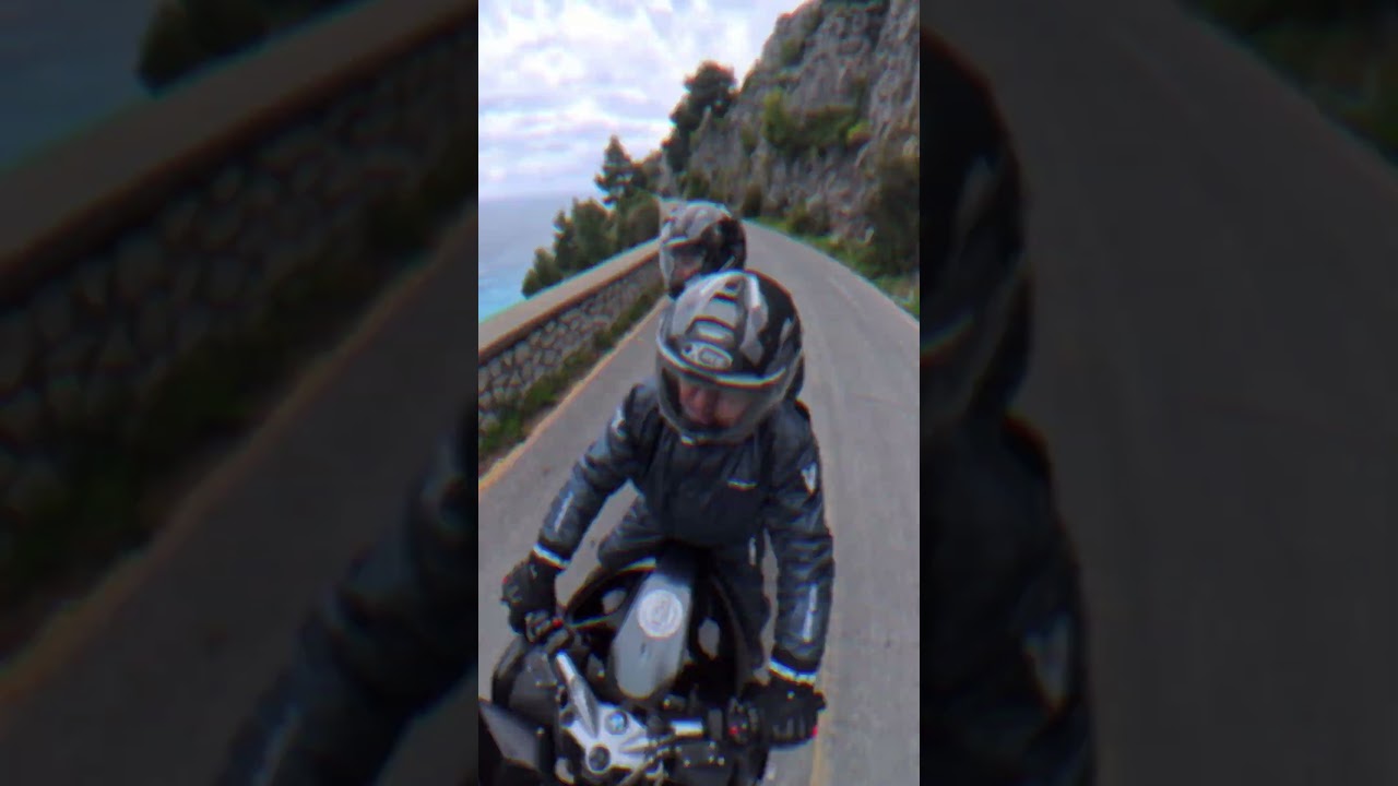 De Sapri a Maratea es un estilo costieri amalfitana. Más agreste.