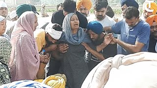Sidhu Moosewala's mother breaks down as she collects her son's ashes video