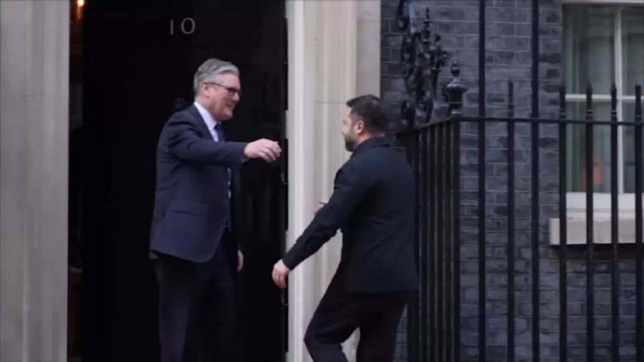 Zelensky ricevuto da premier britannico Starmer a Downing Street, a Londra