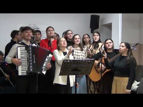 GRUP  DE  TINERI  DIN  GHERTA  MICA  --- CANTARE CRESTINA BISERICA BETESDA VIENA