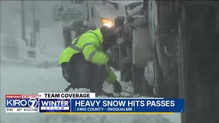 Heavy snowfall slows down traffic over Snoqualmie Pass